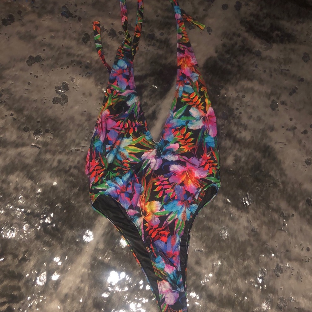 One piece swim suit